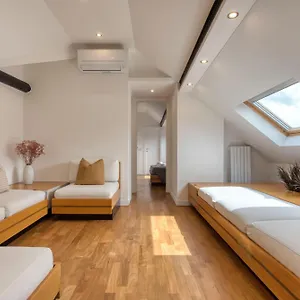 Royal -montenapoleone- , Milano Italia